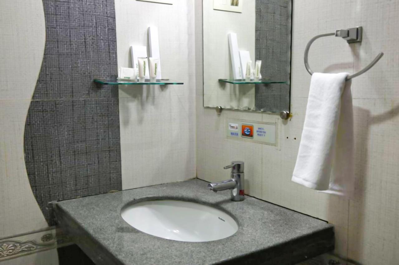 Fabhotel Sai Prasad Apartments Mumbai Bagian luar foto